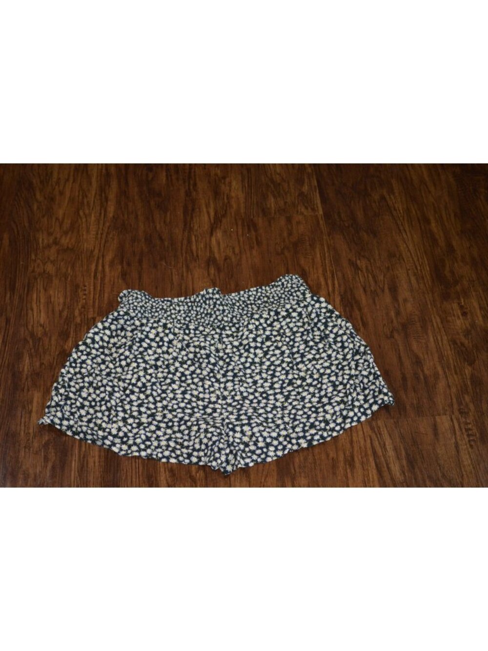 Women Size Medium American Eagle Daisy Pattern Flower Shorts Y2K Cottagecore